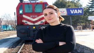 Zorlu coğrafyanın kadın makinisti takdir topluyor