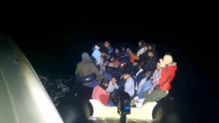 11i çocuk 31 göçmen, lastik botta yakalandı