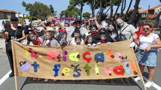 14. Alaçatı Ot Festivalinin kortej yürüyüşünde renkli görüntüler
