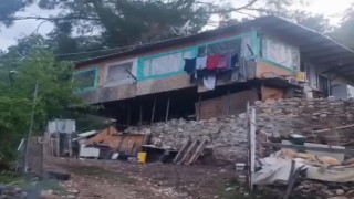 2 yıldır aranan firarı yatak odasının altına kazdığı tünelde yakalandı
