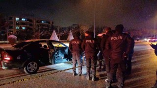 20 yaşındaki genç park halindeki otomobilde silahla vurulmuş halde bulundu