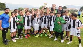 23 Nisan Futbol Turnuvasında kupalar sahiplerini buldu