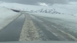 3 bin rakımlı Karabet Geçidinde kar yağışı