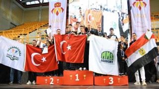 5 kıtadan okulların katıldığı olimpiyatlarda İzmit MTAL, 4 kupa ile döndü