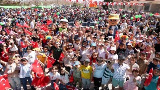 80 Binde Devr-i Alem Parkında 23 Nisan coşkusu