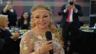 83 yaşındaki Bedia Akartürk: Halkıma daha güzel görünmek için ameliyat oldum