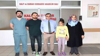 9 yaşındaki Mina, mitral kapak tamir yöntemi ile iyileşti