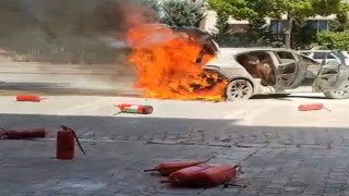Açık bırakılan kablolar otomobili yaktı