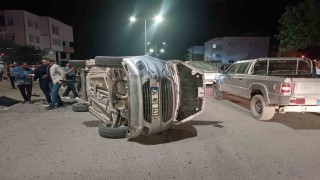 Adıyamanda iki hafif ticari araç çarpıştı: 4 yaralı