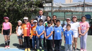 Adıyamanda minik raketler kortta ter döktü