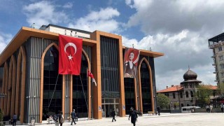 Afyonkarahisarda gençlere sıcak çay, kadınlara destek