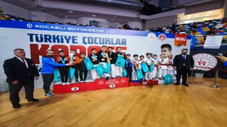 Afyonkarahisarlı minik karatecilerden büyük başarı