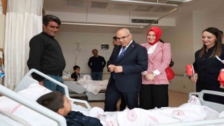 Ağrıda 23 Nisan coşkusu coşkusu hastane odalarına taşındı