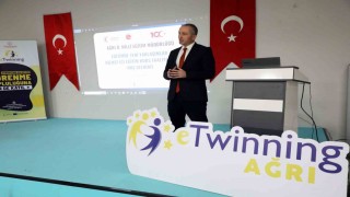 Ağrıda öğretmenlere yönelik Eğitimde Yeni Yaklaşımlar kursu düzenlendi