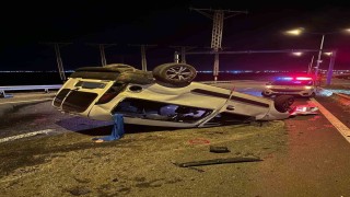 Ağrıda Trafik Kazası: Kamyonet devrildi, 2 yaralı