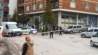 Ahlatta temel kazısı sırasında doğalgaz boru hattı delindi