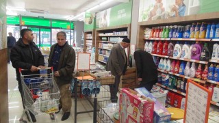 Ahlatta vatandaşlar boykot çağrısına uymadı