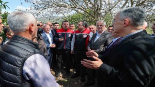 Ak Parti İl Başkanı Davut Gürkan, don mağduru çiftçinin yanında