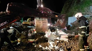 Akaryakıt istasyonunda heyelan: 2si çocuk 3 kişi enkaz altında