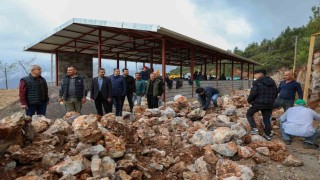 Akçatıda imece usulüyle çok amaçlı spor salonu yapılıyor