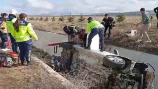 Aksarayda otomobil sulama kanalına düştü: 4 yaralı