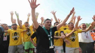 Aliağaspor FK, namağlup şampiyon olarak 2. Lige yükseldi