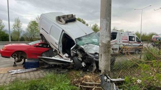 Alkollü sürücü tamire bırakılan otomobilin üstüne uçtu: 3 yaralı