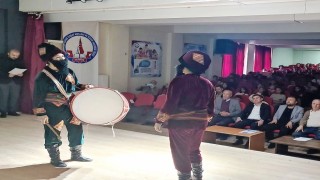 Altıntaşta Hacivat ve Karagöz oyunu miniklerle buluştu