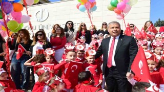 Anadolu Üniversitesinde minikler 23 Nisanı coşkuyla kutladı
