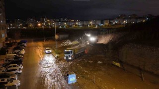 Ankarada yağmur sonrası istinat duvarı çöktü