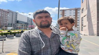 Anne kucağında sigara içtiği iddia edilen çocuğun babası: Biz sigara kullanmıyoruz, çocuk eline almış