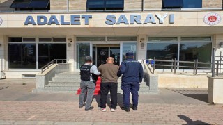 Antalyada göçmen kaçakçılığı suçundan aranan şahıs yakalandı