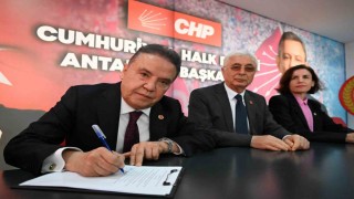 Antalyada ilk imza Büyükşehir Belediye Başkanı Muhittin Böcekten