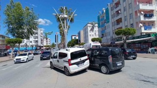 Antalyada kırmızı ışık ihlali kazaya neden oldu: 1 yaralı