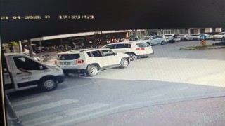 Antalyada otomobil ile motosiklet çarpıştı, sürücü takla atarak yola savruldu