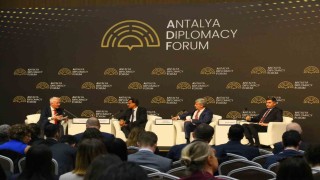 Antalyada zorunlu göç masaya yatırıldı: Çocuklar umudunu yitiriyor, geri dönüş güvenliğe bağlı