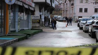 Apartmanda bulunan el bombası polisi alarma geçirdi
