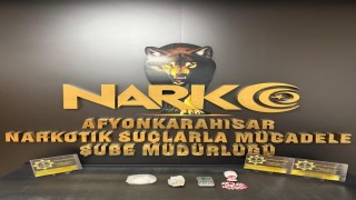 Araçta uyuşturucu ile yakalanan iki kişi gözaltına alındı