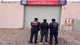 Aranan şahıs jandarmadan kaçamadı