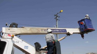 Aras Elektrik hizmet bölgesini aydınlatmaya devam ediyor