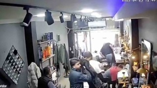 Arnavutköyde deprem esnasında berber tıraş ettiği çocuğu omuzlayarak dışarı çıktı