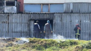 Arnavutköyde fabrika deposunda korkutan yangın