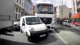Arnavutköyde ilginç kaza kamerada