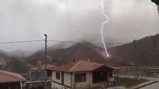 Artvinde yıldırım düşme anı kamerada