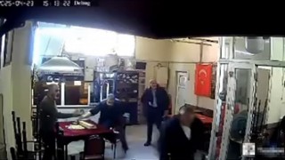 Ataşehirde kıraathanede deprem paniği kamerada: ‘Kaçma, dur
