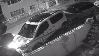 Avcılarda park halindeki 8 araca çarpan sürücü kaçtı