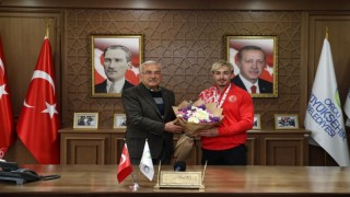 Avrupa şampiyonu milli halterci Yusuf Fehmi Genç, Orduda coşkuyla karşılandı