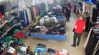 Ayakkabı hırsızları güvenlik kamerasına yakalandı