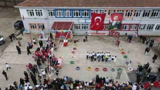 Bafrada öğrencilerden 23 Nisan kutlaması