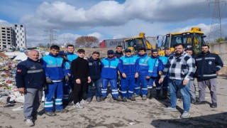 Bağcılarda bir esnafın yanlışlıkla çöpe attığı 100 bin lirayı belediye ekipleri buldu